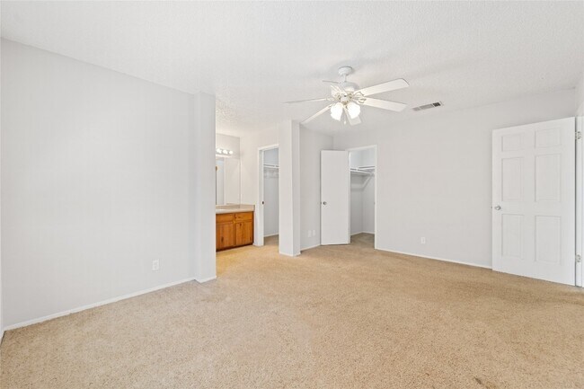 Building Photo - 605 Russet Valley Dr