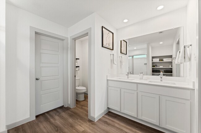 Building Photo - 1007 Cotswold Ct