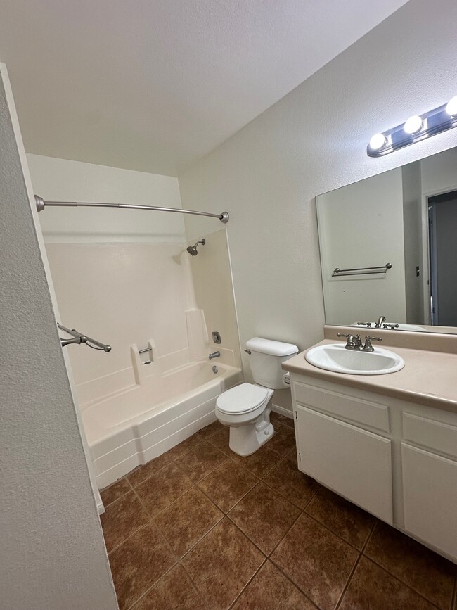 Building Photo - 512 Sandalwood Pl