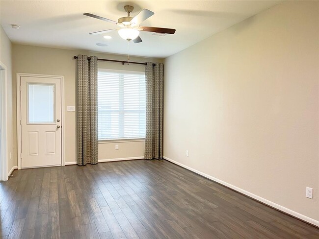 Building Photo - 5554 Sallow Bay Ln