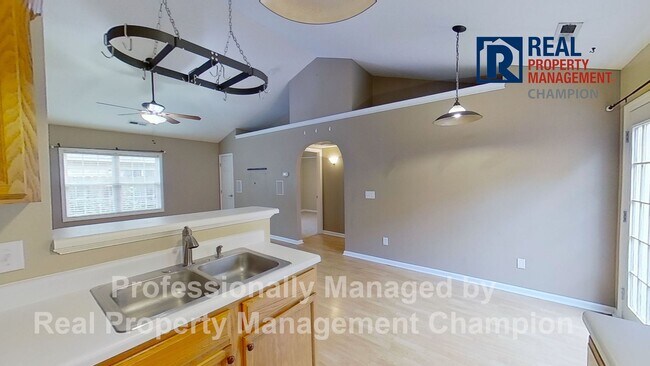 Building Photo - 811 Grathwol Dr