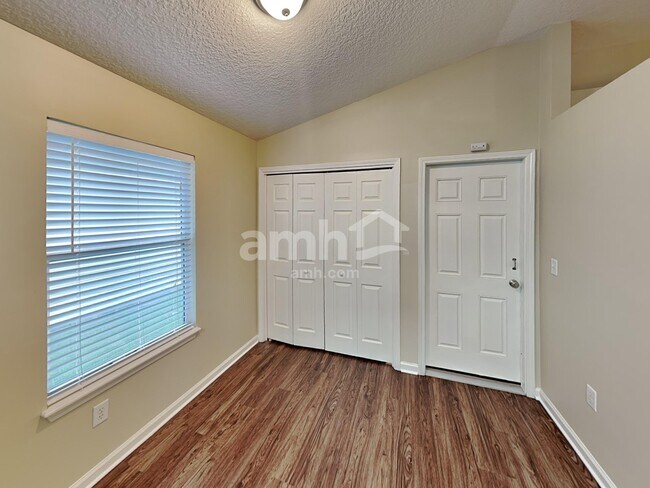 Building Photo - 734 Mackenzie Cir