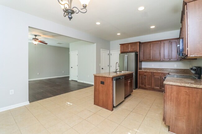 Building Photo - 522 Broughton Dr