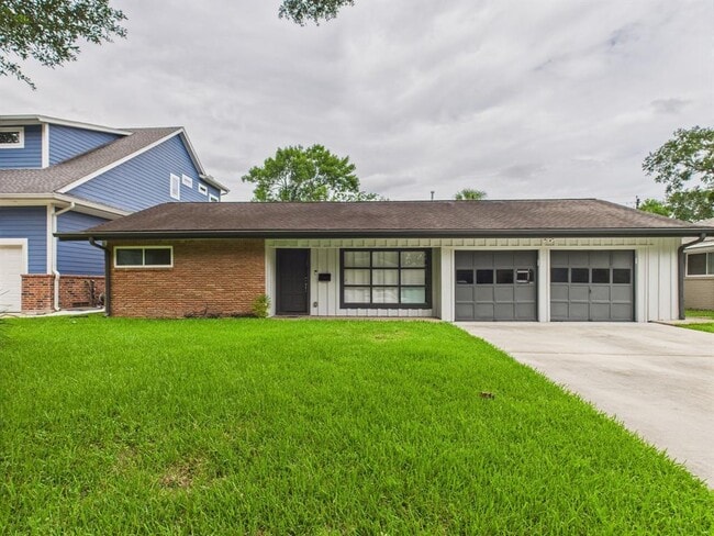 Building Photo - 9202 Bintliff Dr