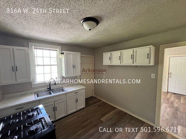Building Photo - 816A W. 24th Street-