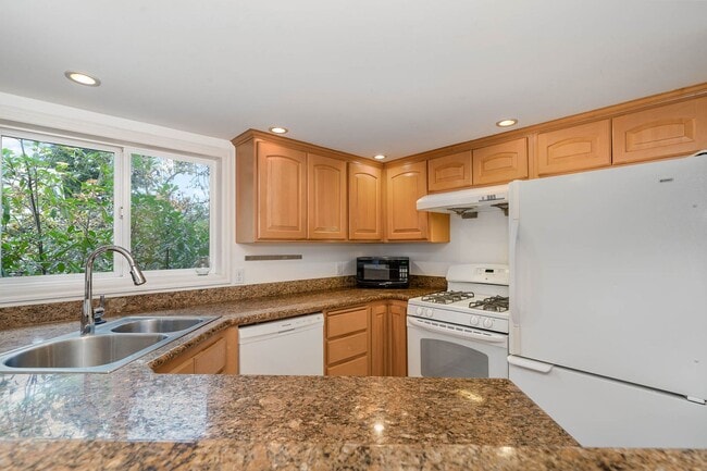 Building Photo - 2Bd/2Ba Seattle Townhouse