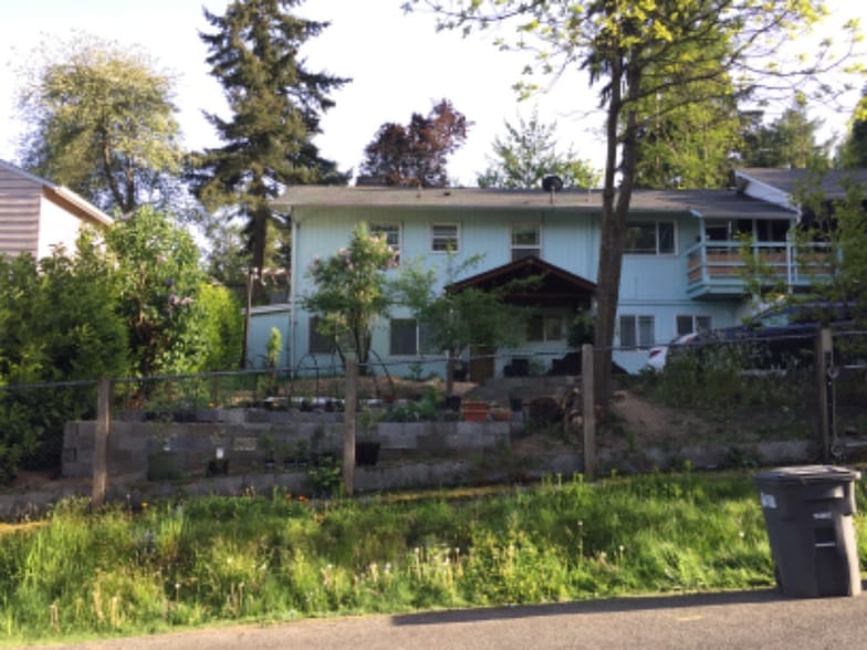Building Photo - 817 S 140th St
