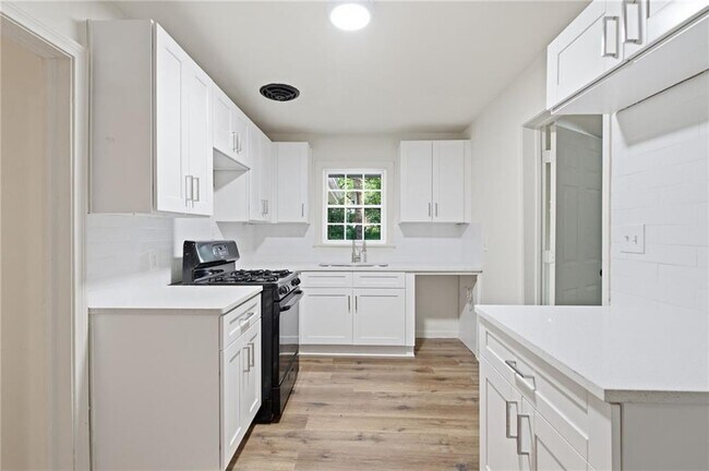 Building Photo - 2801 Mitchell Dr