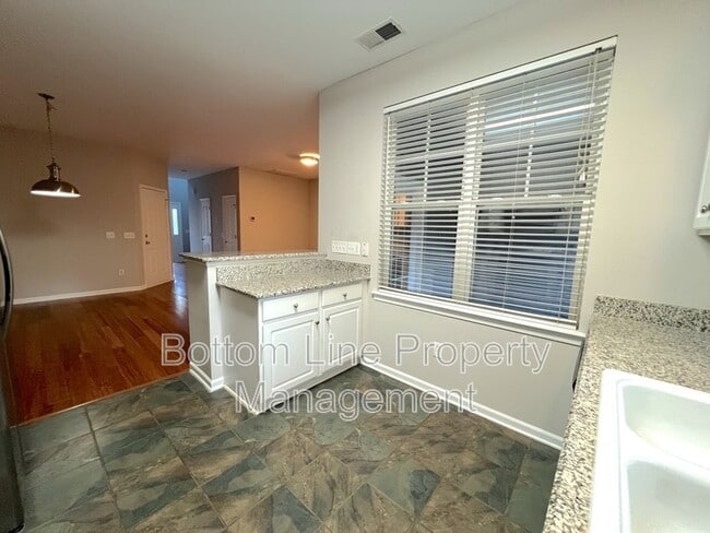 Building Photo - 10814 Princeton Village Dr