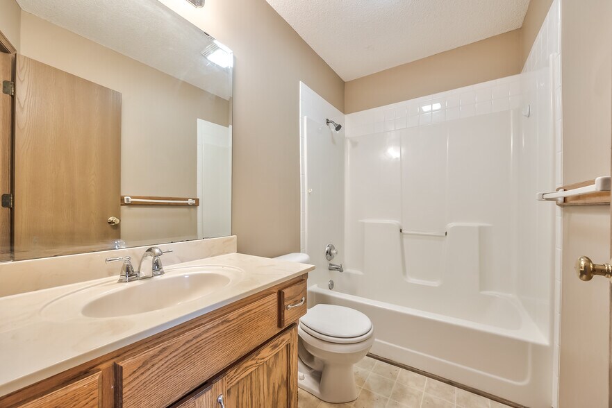 2nd floor, full hall bath - 11220 W 61st St