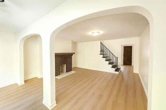 Building Photo - 5311 Wickliff St
