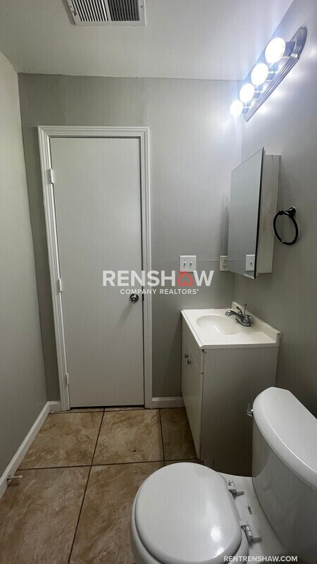 Building Photo - 278 N Hollywood St