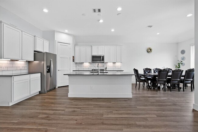 Building Photo - 13760 Rising Sun Ln