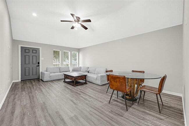 Building Photo - 14607 Keystone Green Dr