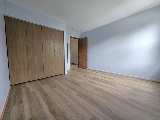 Building Photo - 8 E Shag Bark Ln
