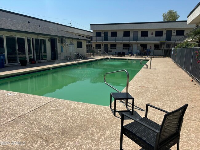 Primary Photo - 18202 N Cave Creek Rd