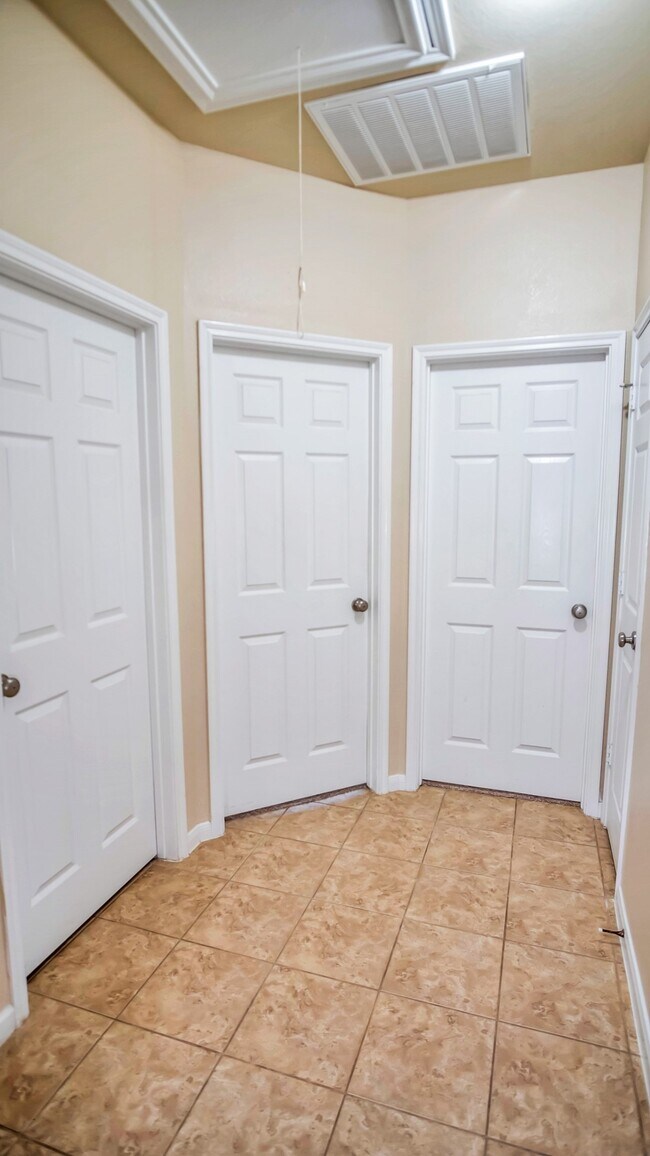 Building Photo - 18910 Alta Pine