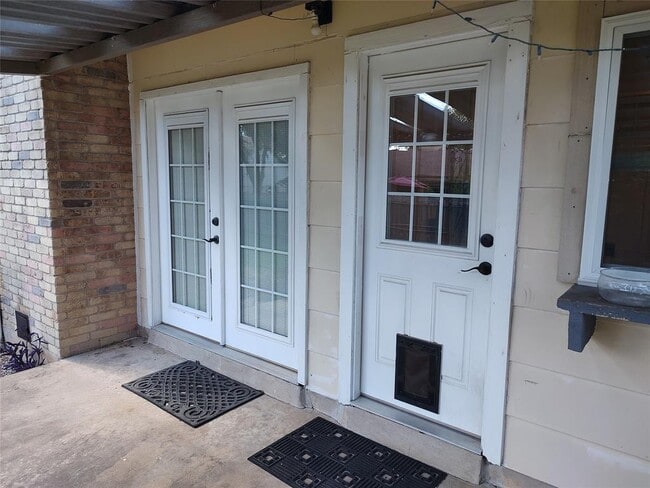 Building Photo - 11701 Shoshone Dr