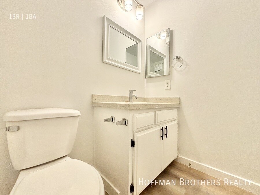 Building Photo - 11817 Victory Blvd