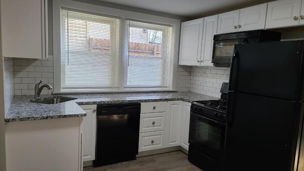 Building Photo - 2838 N Drake Ave