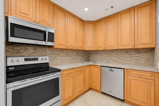 Building Photo - 3230 S Ocean Blvd