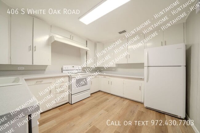 Building Photo - 406 S White Oak Rd