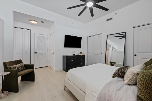 Building Photo - 300 S Australian Ave