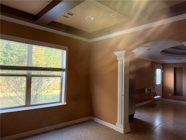 Building Photo - 1880 Manor View