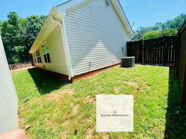 Building Photo - Charming Home in the Heart of Greenville