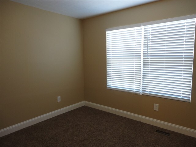 Building Photo - 1455 Woodside Dr