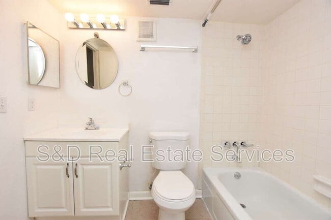 Building Photo - 141 Fernery Rd