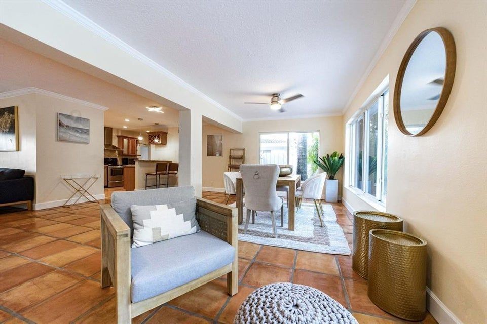 Building Photo - 2101 NE 15th St