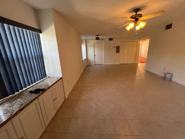 Building Photo - $1,150 * Annual **** 2 Bed / 2 Bath Condo ** Private, Gated Community - Rolls Landing **