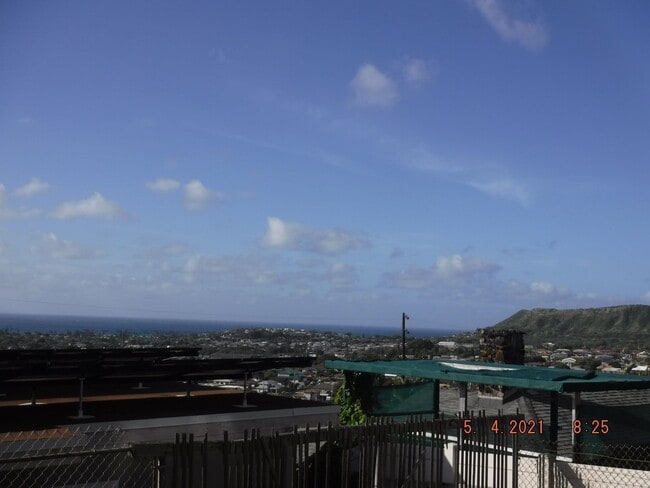 Building Photo - Kahala Hts Cottage 2 / 1 / garage