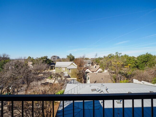 Building Photo - 908 Nueces St