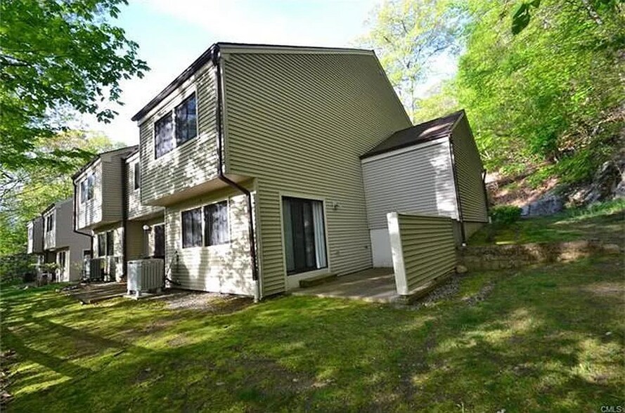 Building Photo - 11 Idlewood