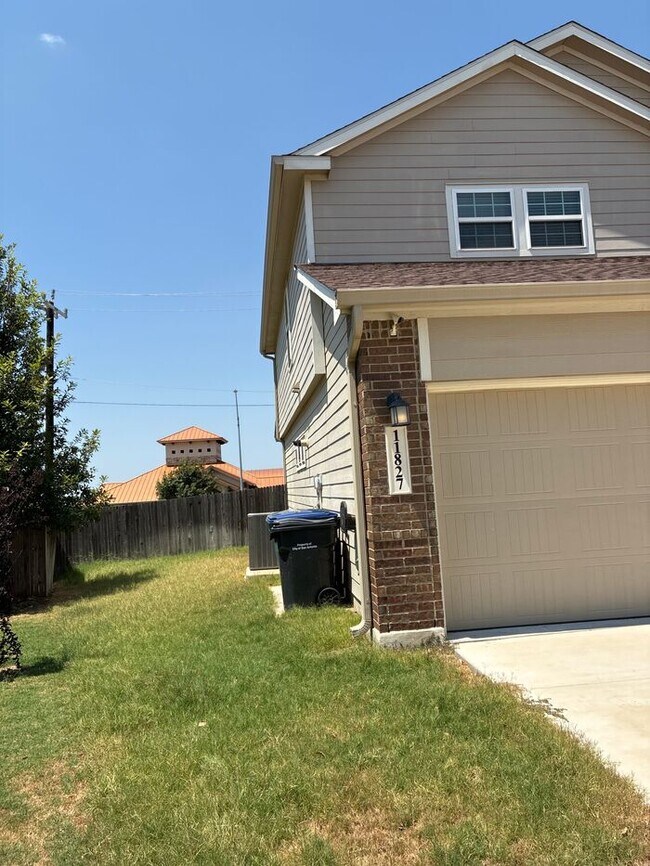 Building Photo - Charming 4 beds 2.5 baths in San Antonio!