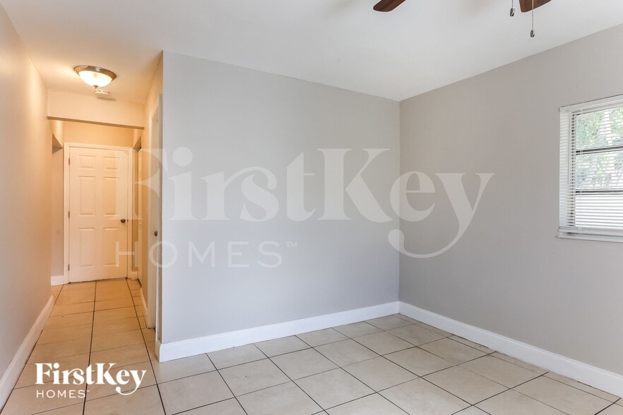 Building Photo - 3751 NW 9th Ct