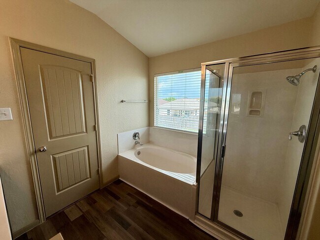 Building Photo - Beautiful 3 bedroom, 2.5 bathroom in Avery...