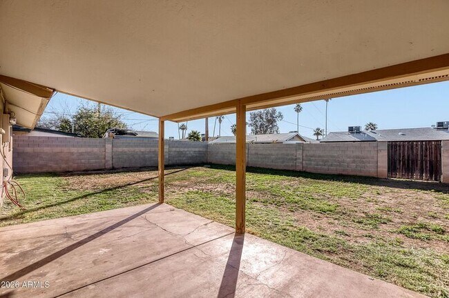 Building Photo - 921 E Campus Dr