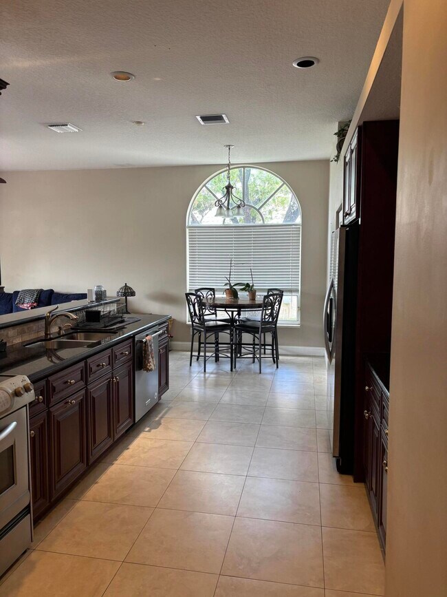 Building Photo - 9308 Lake Serena Dr