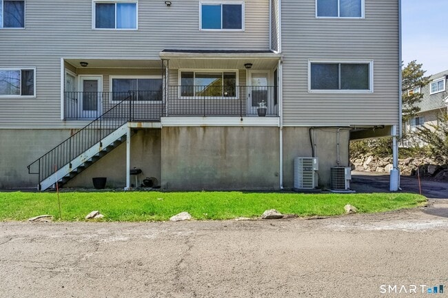 Building Photo - 14 Ferris Ave