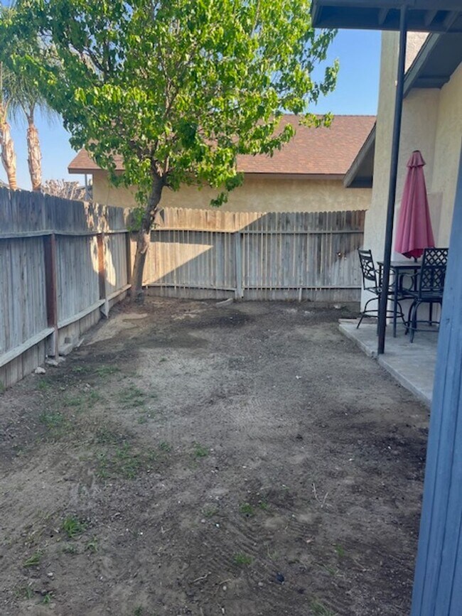 Building Photo - DC817