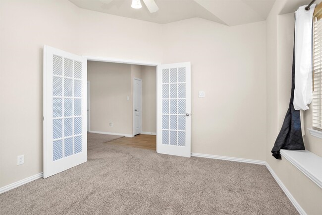 Building Photo - 223 Shoreview Dr