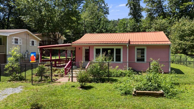 Building Photo - 513 Hiawassee Ave