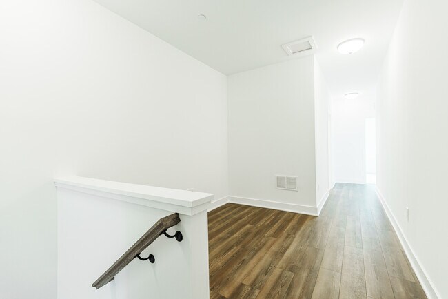 Building Photo - 7104 Donatello Dr
