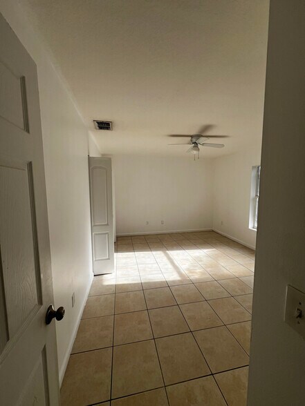 Building Photo - 1311 Emerald Terrace