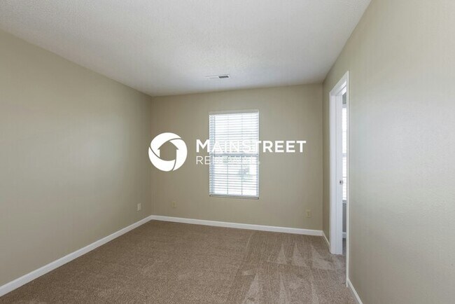 Building Photo - 3 Bedroom Pet-Friendly Home in Charlotte, NC with Main Street Renewal