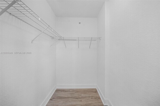 Building Photo - 7501 E Treasure Dr