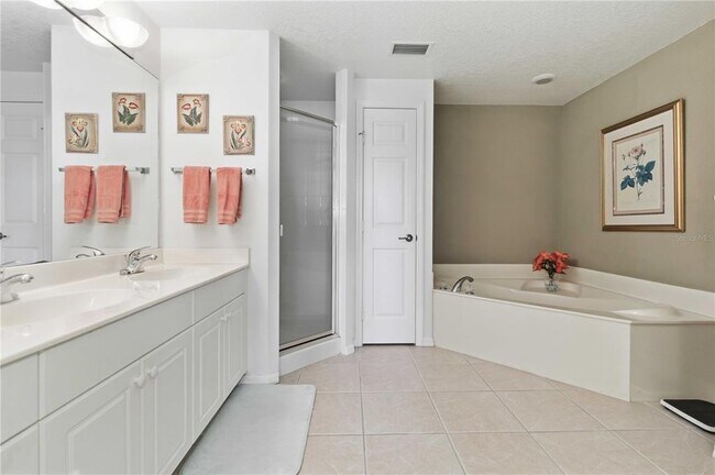 Building Photo - 8921 Lake Dr